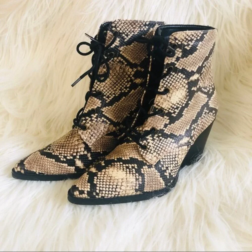 Qupid women's block heel snake skin lace front boots size 6M
